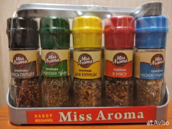 Новый набор специй на подставке 5шт