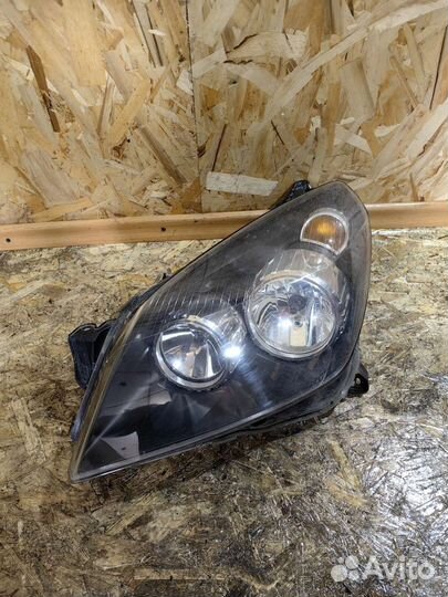 Фара Левая Опель Астра H бу Оригинал