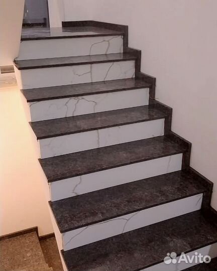 Лестница из камня кварцевый агломерат