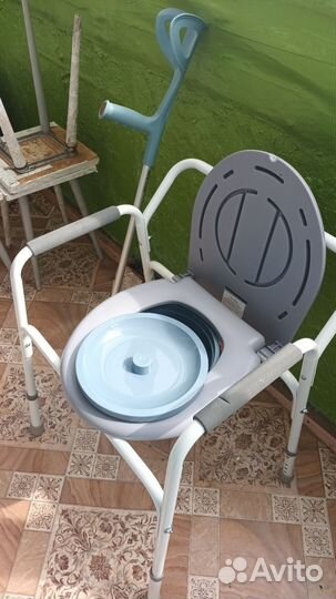 Стул для лежачих больных, костыль