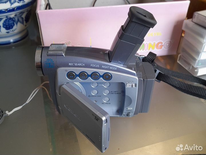 Цифровая видеокамера Canon MV 700i