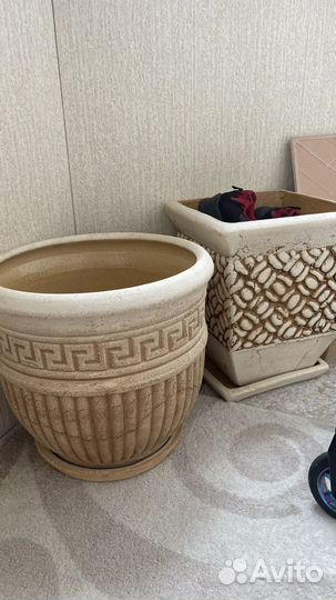 Два горшка из шамотной глины
