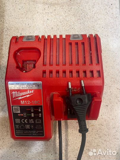 Зарядное устройство milwaukee m12/m18