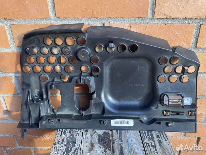 Накладка на торпедо правая нижняя ML W164