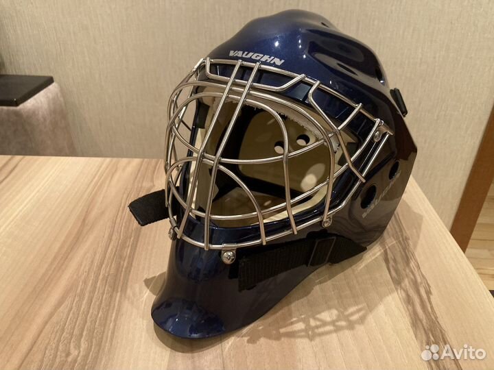 Вратарский хоккейный шлем Vaughn