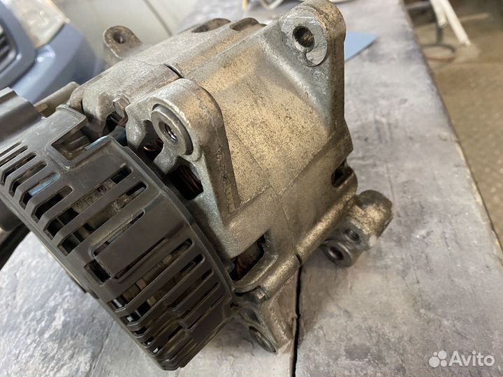 Генератор Nissan Serena C26