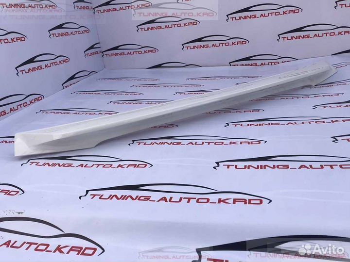 Спойлер под стекло Toyota Land Cruiser 200 P7686