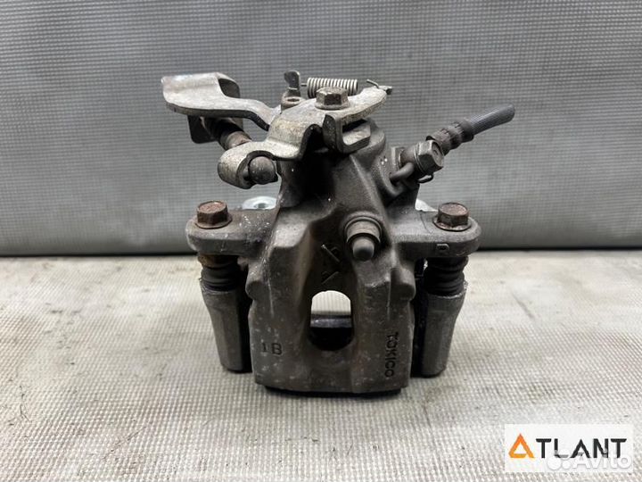 Суппорт задний правый toyota prius