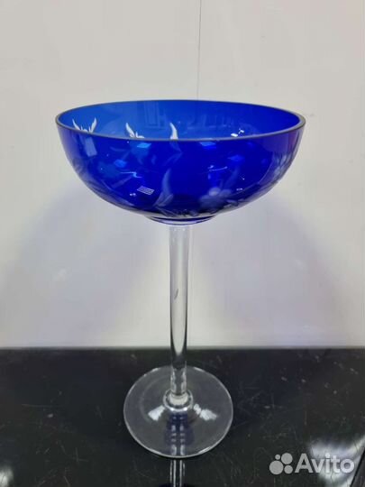 Ваза на ножке, кобальт. По диаметру не большая