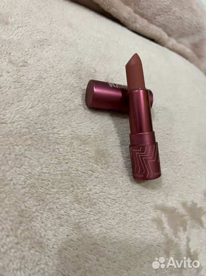 Помада too cool for school