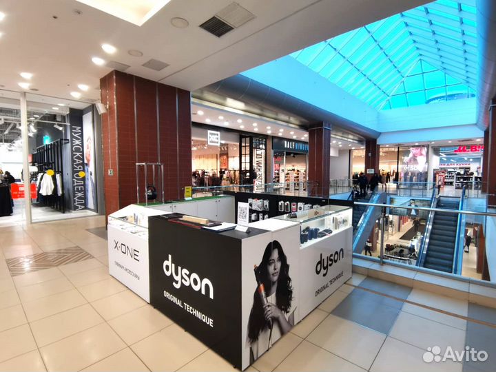 Остров мобильных аксессуаров в ТЦ, магазин