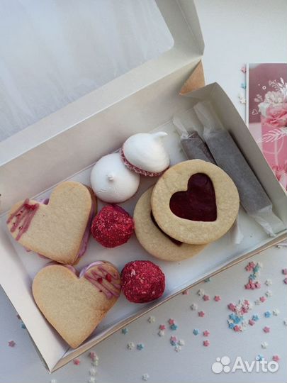 Десерты и торты на заказ