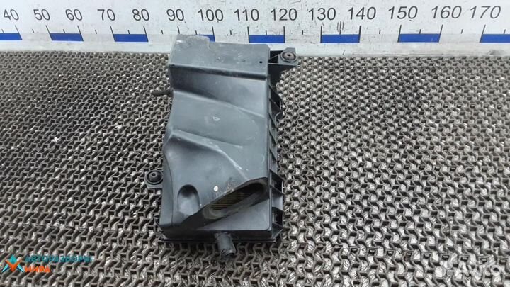 Корпус воздушного фильтра Volkswagen Bora 2004