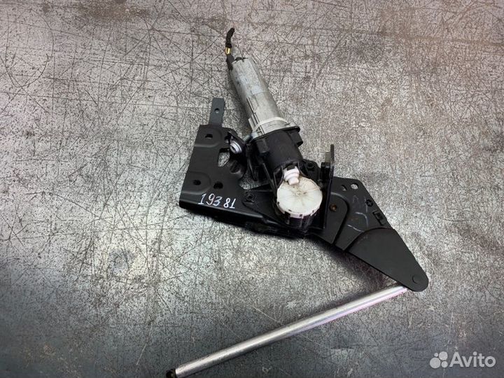 Моторчик открытия, закрытия крышки багажника Audi