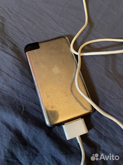 Apple iPod touch с проводом для зарядки