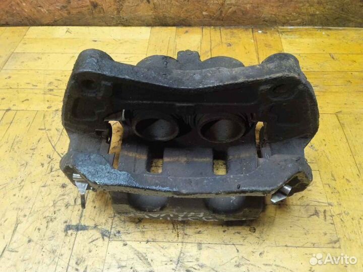 Суппорт передний левый Nissan Navara D40 2.0