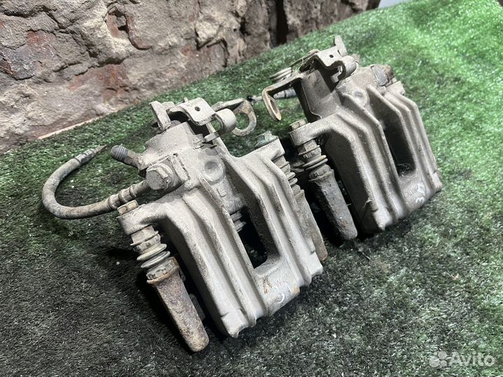 Задние суппорта с скобой Volkswagen Golf 4,Bora