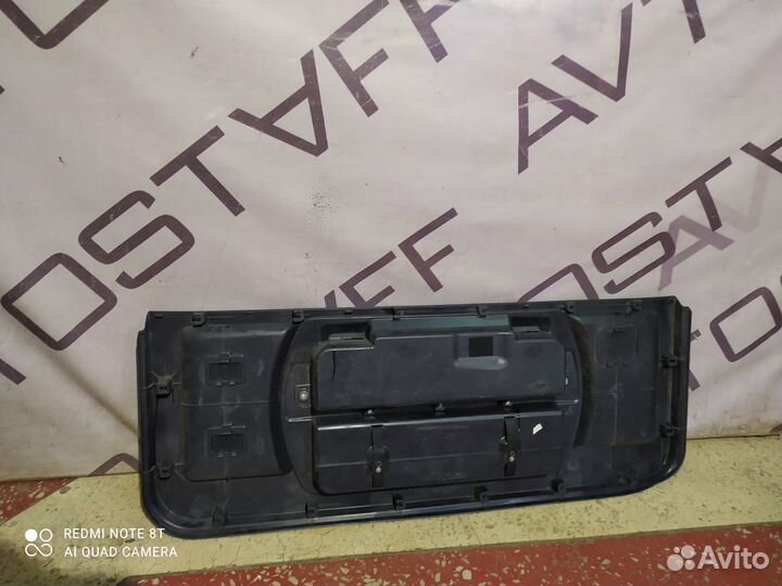 Обшивка двери багажника Mitsubishi Pajero 4