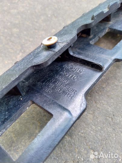 Кронштейн переднего бампера правый Hyundai Creta