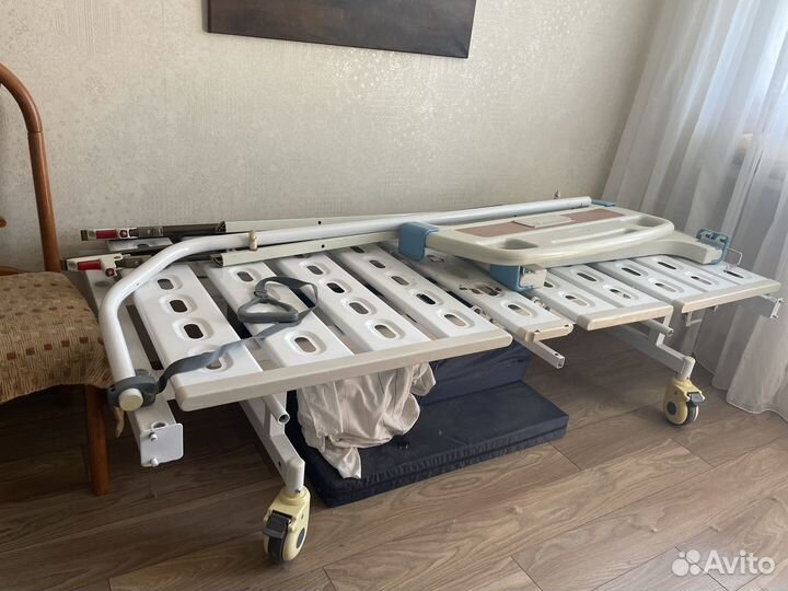Медицинская кровать