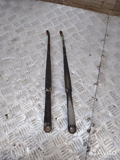 Поводок стеклоотчистителя Mitsubishi Pajero V25W