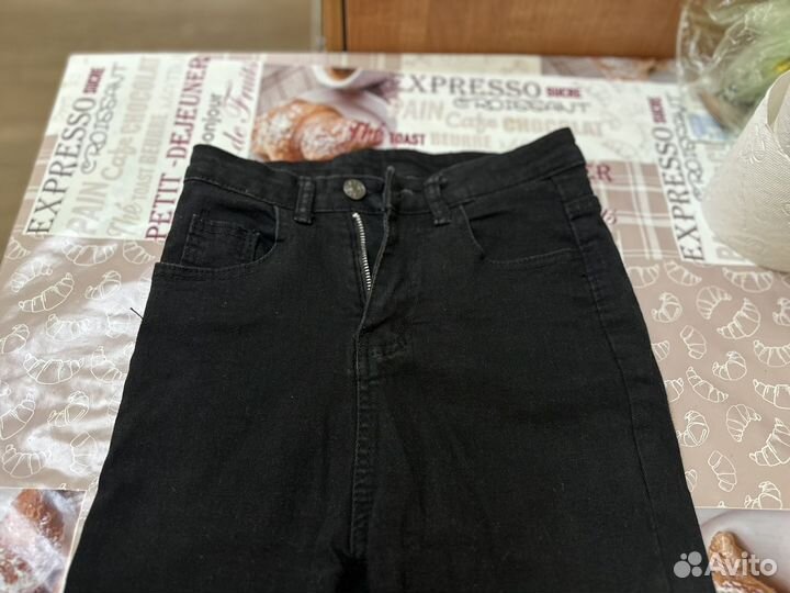 Прямые черные джинсы, новые