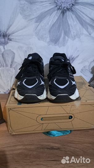 Кроссовки женские 37