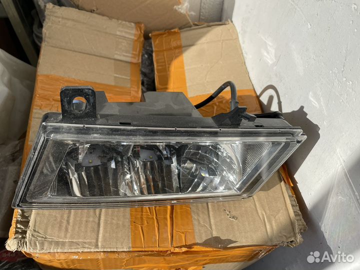 Фара противотуманная левая Scania R6