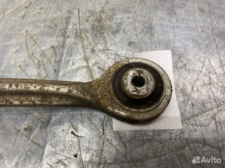 Рычаг передний верхний правый передний Volkswagen