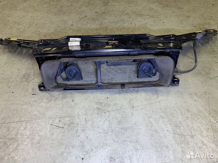 Телевизор (рамка радиатора) Volvo V70 SW