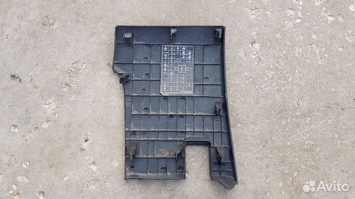 Крышка блока предохранителей салона kia rio 3