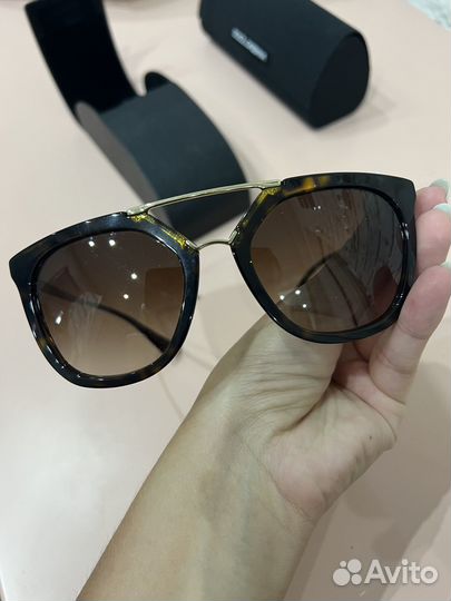 Солнцезащитные очки женские prada