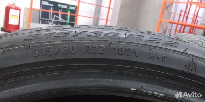 Pirelli Scorpion Winter 295/35 R21 и 315/30 R22 107V