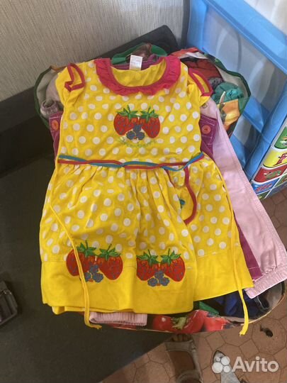 Одежда для девочки 104-116 отдам 2 пакета