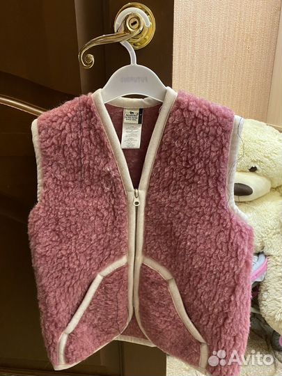 Утепленная жилетка из шерсти овец