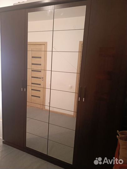 Продам шкаф с зеркалом