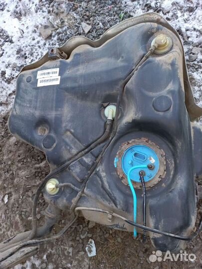 Бензобак Skoda Yeti 2011 1.2