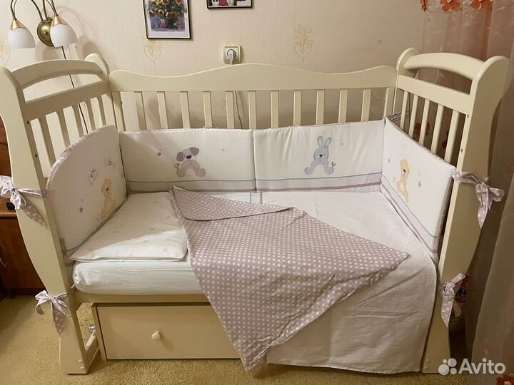 Детская кроватка с универсальным маятником