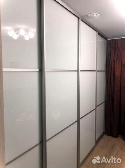 Стеклянная перегородка