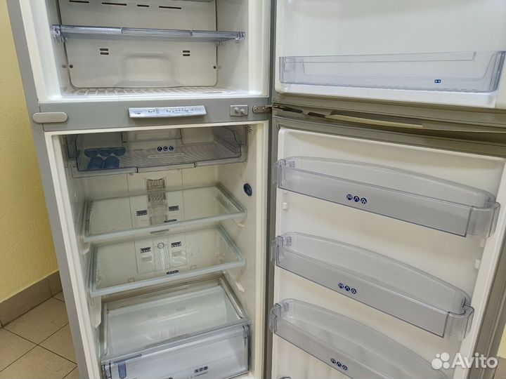 Холодильник бу Whirlpool