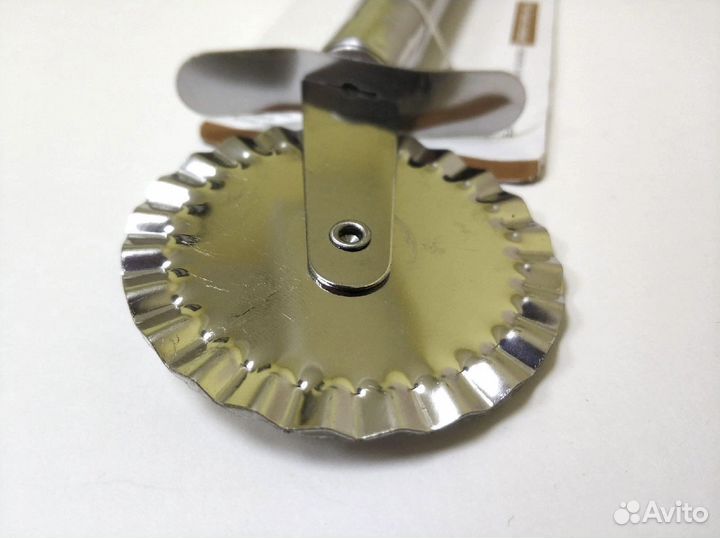 Нож для нарезки пиццы и теста