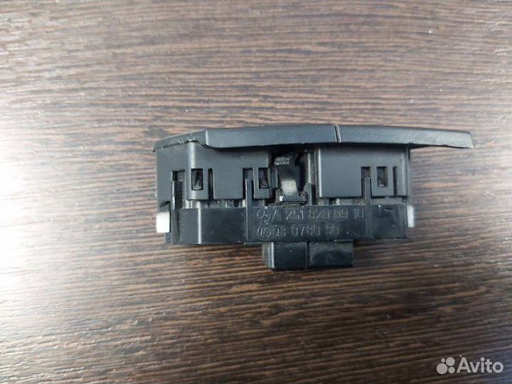 Кнопка блокировки Mercedes Ml 350 4Matic 164