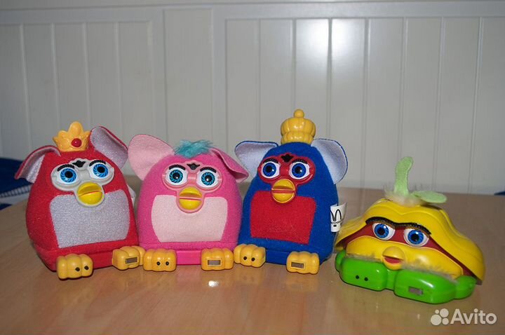 Ферби Шелби из Хэппи мила 2001 года