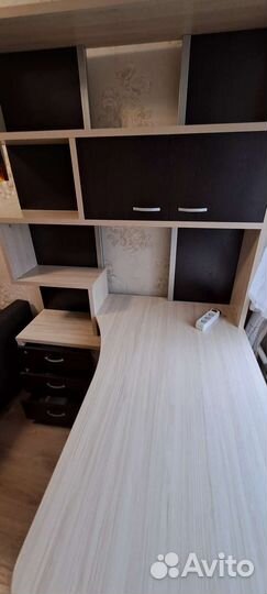 Угловой письменный стол