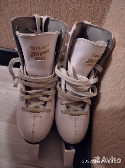 Коньки фигурные граф 30р