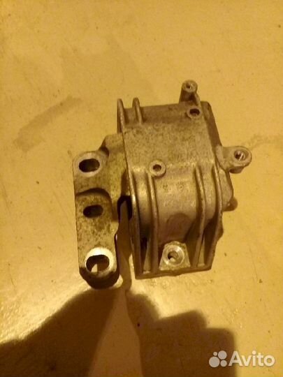 Опора двигателя (подушка двс) передняя правая 1K01