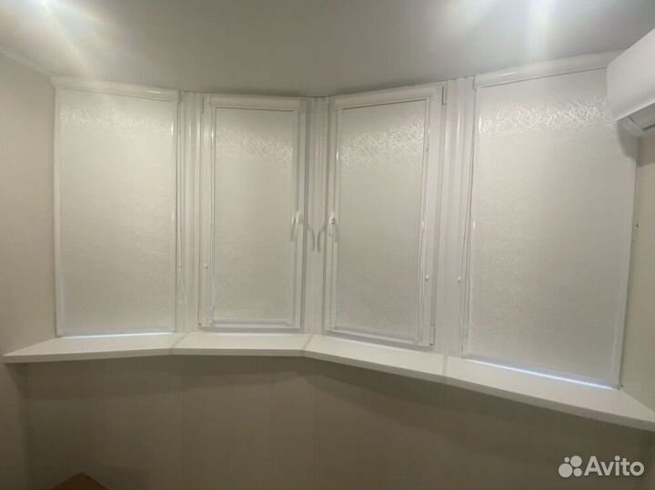 Рулонные шторы в коричневом коробе H8095