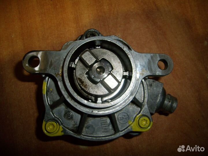 Опель виваро 2.5 TD насос вакумный тормозов