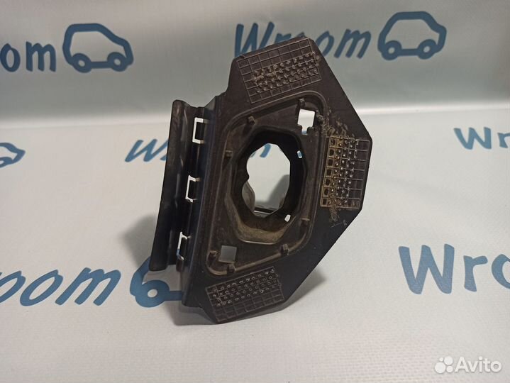 Кронштейн форсунки омывателя фары VW Tiguan 2011-2