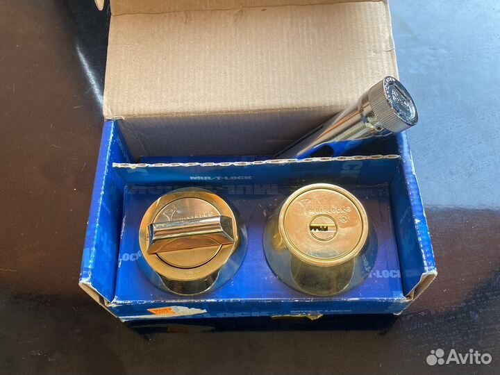 Замок mul-t-lock hercular Дед-Болт М золото